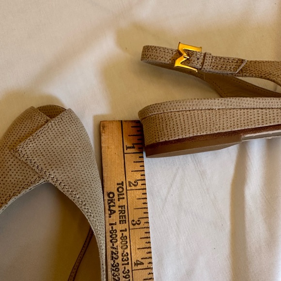 Sling back peep toe sandals. Never worn - Picture 8 of 8